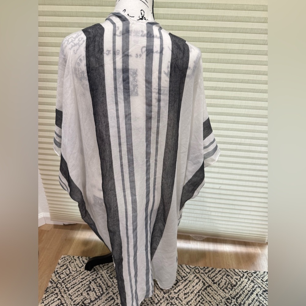 DSG White and Charcoal Striped Sheer Kimono - Picture 2 of 3